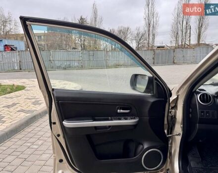 Бежевый Сузуки Гранд Витара, объемом двигателя 2.39 л и пробегом 230 тыс. км за 8999 $, фото 33 на Automoto.ua