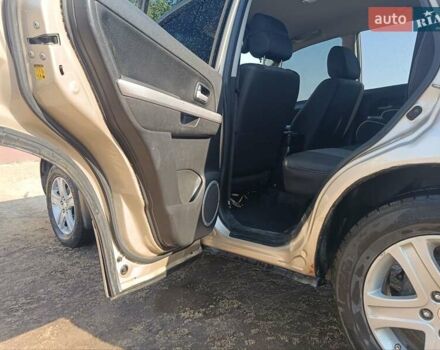 Бежевий Сузукі Гранд Вітара, об'ємом двигуна 2 л та пробігом 274 тис. км за 7900 $, фото 6 на Automoto.ua