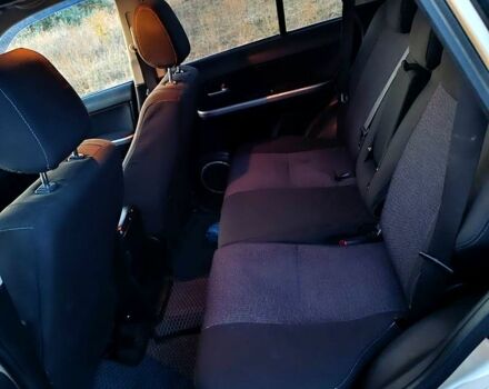 Бежевый Сузуки Гранд Витара, объемом двигателя 2 л и пробегом 216 тыс. км за 7800 $, фото 4 на Automoto.ua