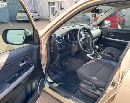 Бежевий Сузукі Гранд Вітара, об'ємом двигуна 2.4 л та пробігом 200 тис. км за 8000 $, фото 3 на Automoto.ua