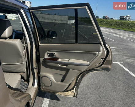 Бежевий Сузукі Гранд Вітара, об'ємом двигуна 2.39 л та пробігом 158 тис. км за 8500 $, фото 14 на Automoto.ua