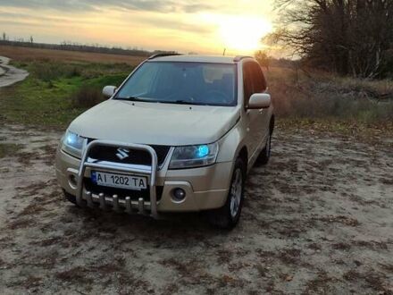Бежевый Сузуки Гранд Витара, объемом двигателя 2 л и пробегом 245 тыс. км за 6000 $, фото 1 на Automoto.ua
