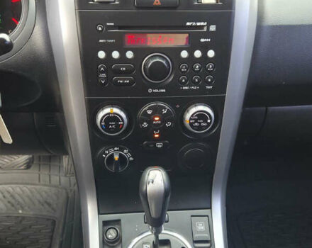 Чорний Сузукі Гранд Вітара, об'ємом двигуна 2 л та пробігом 240 тис. км за 5999 $, фото 4 на Automoto.ua