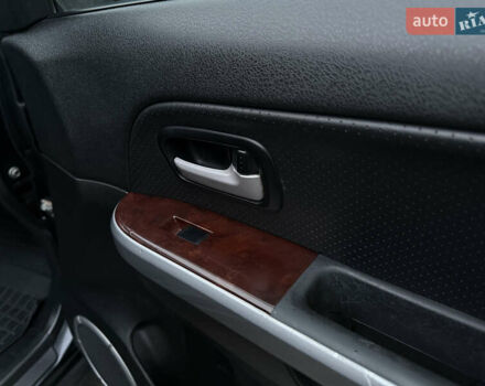 Чорний Сузукі Гранд Вітара, об'ємом двигуна 2 л та пробігом 230 тис. км за 7300 $, фото 38 на Automoto.ua