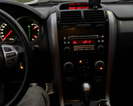 Чорний Сузукі Гранд Вітара, об'ємом двигуна 2 л та пробігом 87 тис. км за 8000 $, фото 11 на Automoto.ua