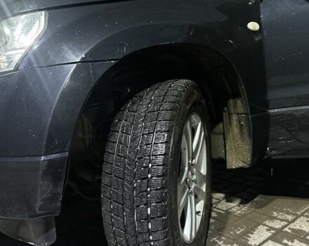 Чорний Сузукі Гранд Вітара, об'ємом двигуна 2 л та пробігом 300 тис. км за 6599 $, фото 2 на Automoto.ua