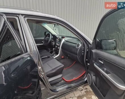 Черный Сузуки Гранд Витара, объемом двигателя 2 л и пробегом 102 тыс. км за 7500 $, фото 1 на Automoto.ua