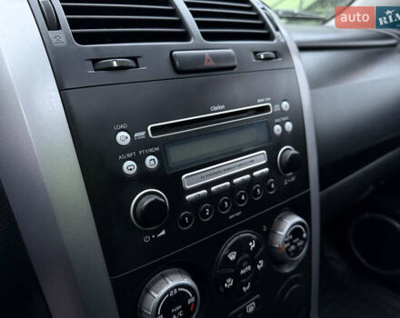 Чорний Сузукі Гранд Вітара, об'ємом двигуна 2 л та пробігом 230 тис. км за 7300 $, фото 51 на Automoto.ua