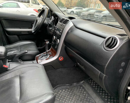 Чорний Сузукі Гранд Вітара, об'ємом двигуна 2 л та пробігом 274 тис. км за 7200 $, фото 8 на Automoto.ua