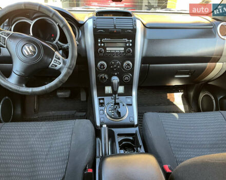 Чорний Сузукі Гранд Вітара, об'ємом двигуна 2 л та пробігом 260 тис. км за 7900 $, фото 6 на Automoto.ua