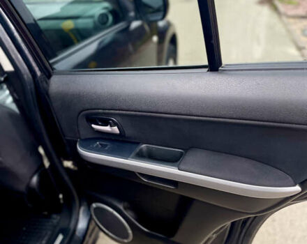 Черный Сузуки Гранд Витара, объемом двигателя 2.7 л и пробегом 255 тыс. км за 5900 $, фото 15 на Automoto.ua