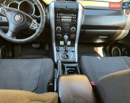 Чорний Сузукі Гранд Вітара, об'ємом двигуна 2 л та пробігом 260 тис. км за 7900 $, фото 5 на Automoto.ua