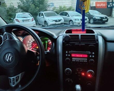 Чорний Сузукі Гранд Вітара, об'ємом двигуна 2 л та пробігом 130 тис. км за 8200 $, фото 7 на Automoto.ua
