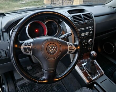 Чорний Сузукі Гранд Вітара, об'ємом двигуна 2 л та пробігом 150 тис. км за 10500 $, фото 9 на Automoto.ua