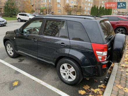 Чорний Сузукі Гранд Вітара, об'ємом двигуна 2 л та пробігом 274 тис. км за 7200 $, фото 1 на Automoto.ua