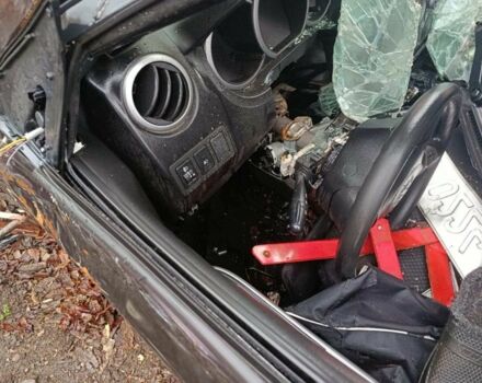 Фіолетовий Сузукі Гранд Вітара, об'ємом двигуна 2 л та пробігом 190 тис. км за 1100 $, фото 4 на Automoto.ua