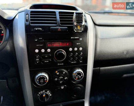 Червоний Сузукі Гранд Вітара, об'ємом двигуна 2 л та пробігом 281 тис. км за 6200 $, фото 17 на Automoto.ua