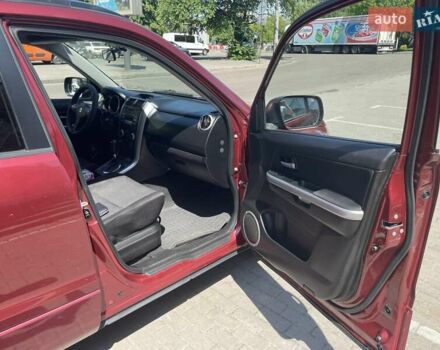 Красный Сузуки Гранд Витара, объемом двигателя 2 л и пробегом 258 тыс. км за 7900 $, фото 4 на Automoto.ua