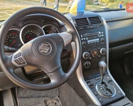 Червоний Сузукі Гранд Вітара, об'ємом двигуна 2.39 л та пробігом 160 тис. км за 10000 $, фото 3 на Automoto.ua