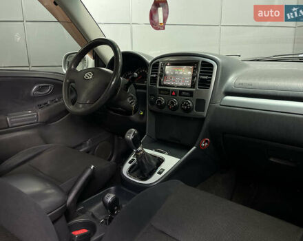 Серый Сузуки Гранд Витара, объемом двигателя 2 л и пробегом 325 тыс. км за 5099 $, фото 7 на Automoto.ua