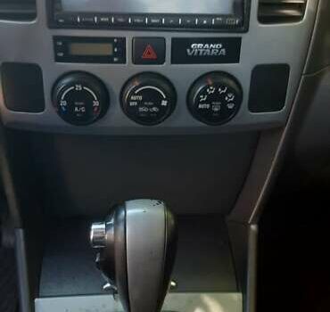 Сірий Сузукі Гранд Вітара, об'ємом двигуна 2 л та пробігом 196 тис. км за 8000 $, фото 11 на Automoto.ua
