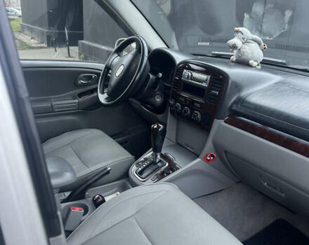 Сірий Сузукі Гранд Вітара, об'ємом двигуна 2.74 л та пробігом 400 тис. км за 6500 $, фото 10 на Automoto.ua