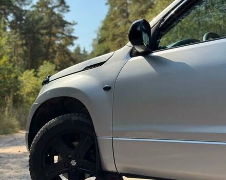 Сірий Сузукі Гранд Вітара, об'ємом двигуна 2 л та пробігом 196 тис. км за 9000 $, фото 2 на Automoto.ua