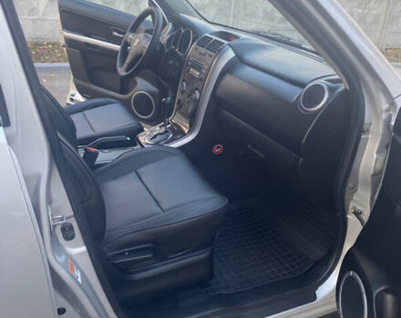 Сірий Сузукі Гранд Вітара, об'ємом двигуна 2 л та пробігом 251 тис. км за 6500 $, фото 14 на Automoto.ua