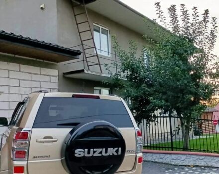 Серый Сузуки Гранд Витара, объемом двигателя 2 л и пробегом 250 тыс. км за 7038 $, фото 1 на Automoto.ua