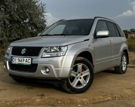 Сірий Сузукі Гранд Вітара, об'ємом двигуна 2 л та пробігом 250 тис. км за 7700 $, фото 1 на Automoto.ua