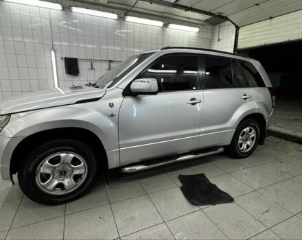 Серый Сузуки Гранд Витара, объемом двигателя 2 л и пробегом 208 тыс. км за 6800 $, фото 2 на Automoto.ua