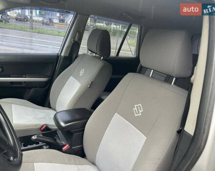 Серый Сузуки Гранд Витара, объемом двигателя 2 л и пробегом 163 тыс. км за 6000 $, фото 2 на Automoto.ua