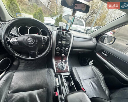 Сірий Сузукі Гранд Вітара, об'ємом двигуна 2 л та пробігом 279 тис. км за 8500 $, фото 28 на Automoto.ua