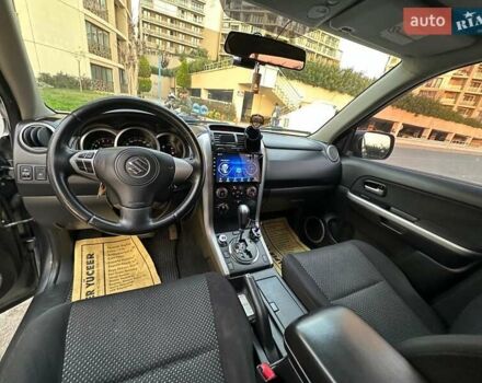 Серый Сузуки Гранд Витара, объемом двигателя 2 л и пробегом 120 тыс. км за 8200 $, фото 5 на Automoto.ua