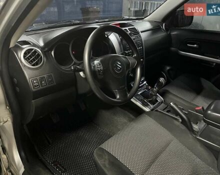 Серый Сузуки Гранд Витара, объемом двигателя 1.9 л и пробегом 219 тыс. км за 6600 $, фото 8 на Automoto.ua