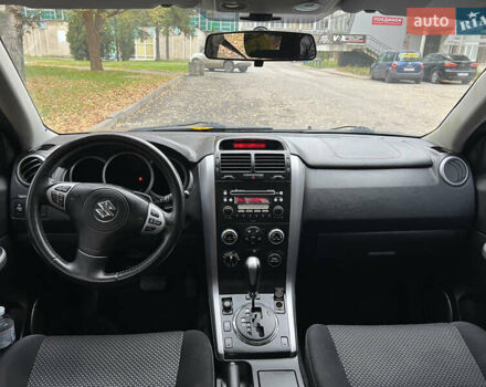 Серый Сузуки Гранд Витара, объемом двигателя 2 л и пробегом 89 тыс. км за 8000 $, фото 2 на Automoto.ua