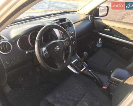 Серый Сузуки Гранд Витара, объемом двигателя 2 л и пробегом 400 тыс. км за 9750 $, фото 4 на Automoto.ua