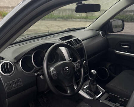 Сірий Сузукі Гранд Вітара, об'ємом двигуна 2.74 л та пробігом 125 тис. км за 9800 $, фото 10 на Automoto.ua