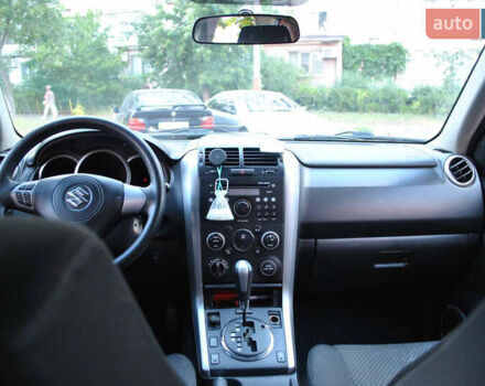 Сірий Сузукі Гранд Вітара, об'ємом двигуна 2.39 л та пробігом 121 тис. км за 8500 $, фото 1 на Automoto.ua