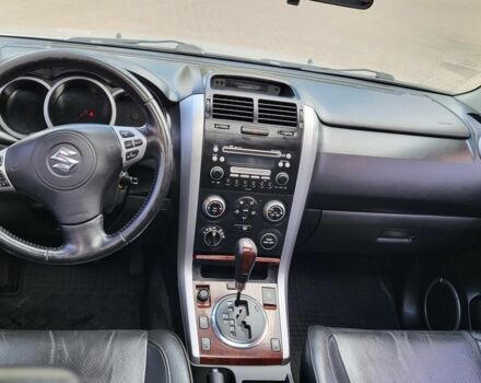 Серый Сузуки Гранд Витара, объемом двигателя 2 л и пробегом 143 тыс. км за 8000 $, фото 3 на Automoto.ua