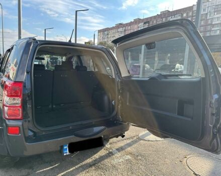 Сірий Сузукі Гранд Вітара, об'ємом двигуна 2 л та пробігом 150 тис. км за 8000 $, фото 6 на Automoto.ua