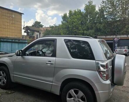 Серый Сузуки Гранд Витара, объемом двигателя 2.4 л и пробегом 200 тыс. км за 8600 $, фото 3 на Automoto.ua