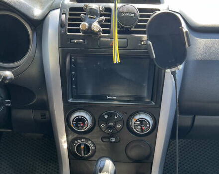 Сірий Сузукі Гранд Вітара, об'ємом двигуна 2 л та пробігом 190 тис. км за 9000 $, фото 9 на Automoto.ua