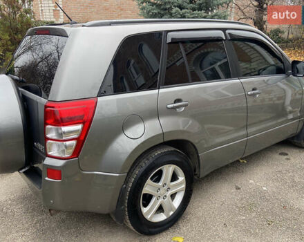 Серый Сузуки Гранд Витара, объемом двигателя 2 л и пробегом 231 тыс. км за 7800 $, фото 3 на Automoto.ua