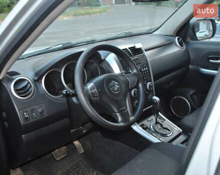 Сірий Сузукі Гранд Вітара, об'ємом двигуна 2.39 л та пробігом 121 тис. км за 8500 $, фото 4 на Automoto.ua