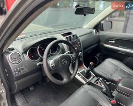 Серый Сузуки Гранд Витара, объемом двигателя 1.87 л и пробегом 242 тыс. км за 8240 $, фото 3 на Automoto.ua