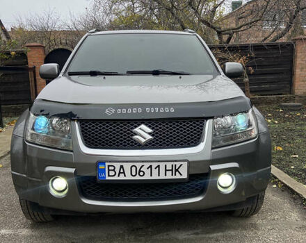 Серый Сузуки Гранд Витара, объемом двигателя 2 л и пробегом 231 тыс. км за 7800 $, фото 1 на Automoto.ua
