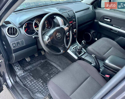 Серый Сузуки Гранд Витара, объемом двигателя 2.4 л и пробегом 200 тыс. км за 8200 $, фото 10 на Automoto.ua