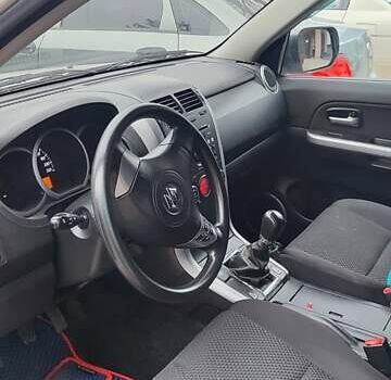 Сірий Сузукі Гранд Вітара, об'ємом двигуна 2.39 л та пробігом 104 тис. км за 8500 $, фото 5 на Automoto.ua