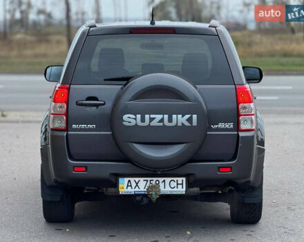 Серый Сузуки Гранд Витара, объемом двигателя 2.4 л и пробегом 200 тыс. км за 8200 $, фото 7 на Automoto.ua